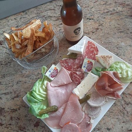 Les Oubeaux 拉谢弗里旅馆酒店 外观 照片